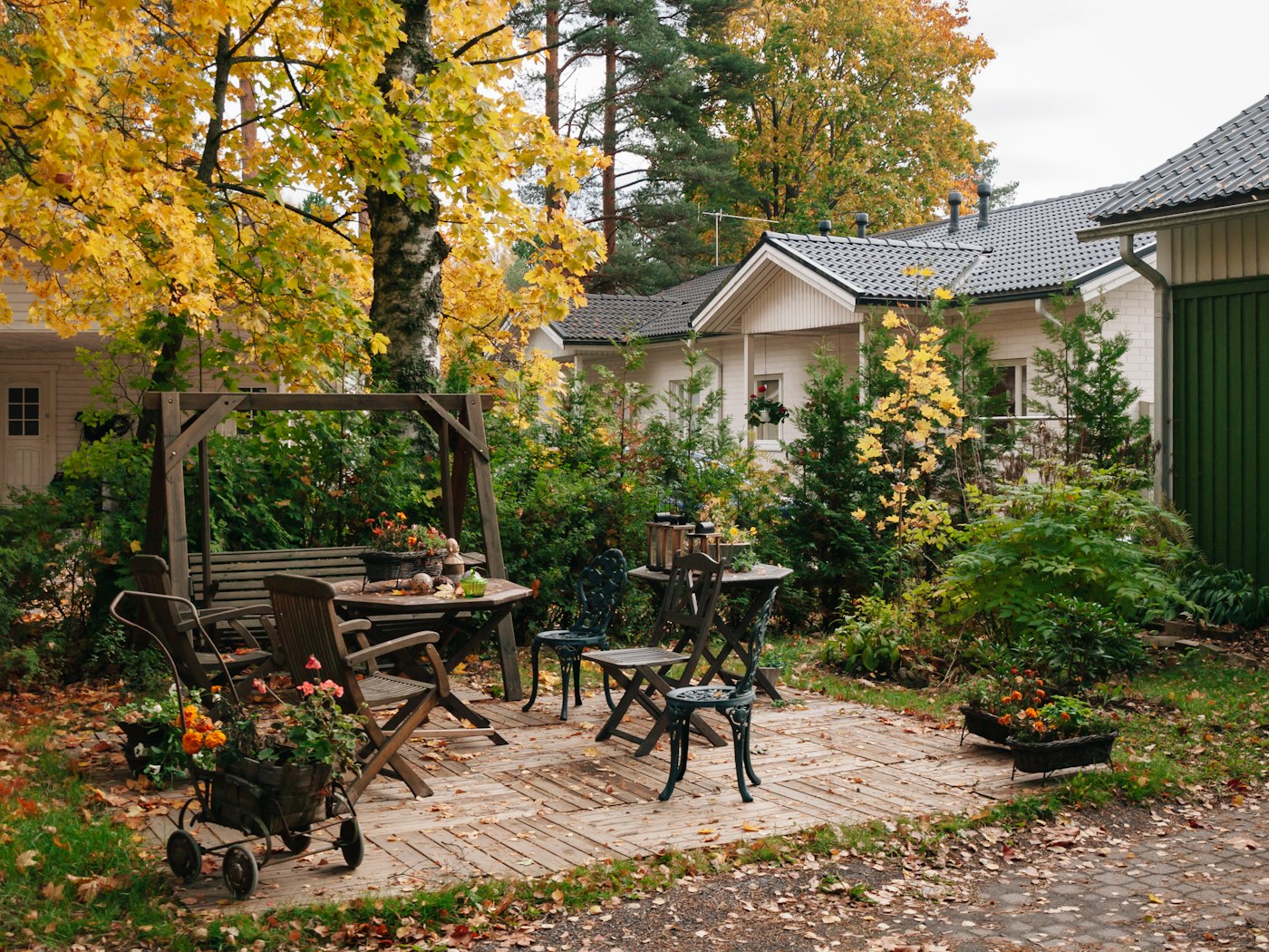 A lush, layered garden patio designed by Cypress & Clover
